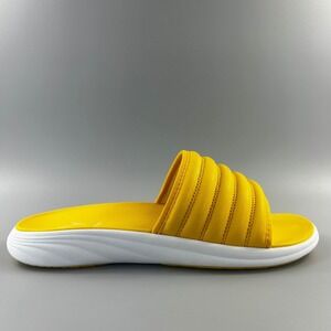 OluKai Komo Slide Men Size 10 Yellow Hibiscus Wet Grip Comfort Sandals NEW